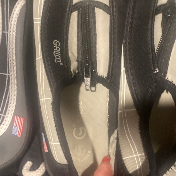 Galim Water Beach Shoes Men's 10 and Mens 9 Black And Grey NWOT. - Picture 2 of 2